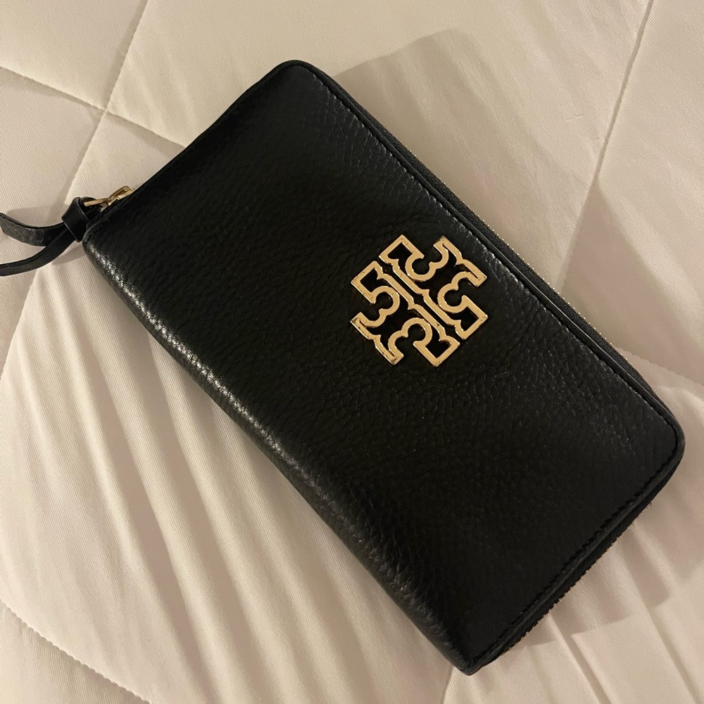 Used Tory Burch pebbled black leather wallet